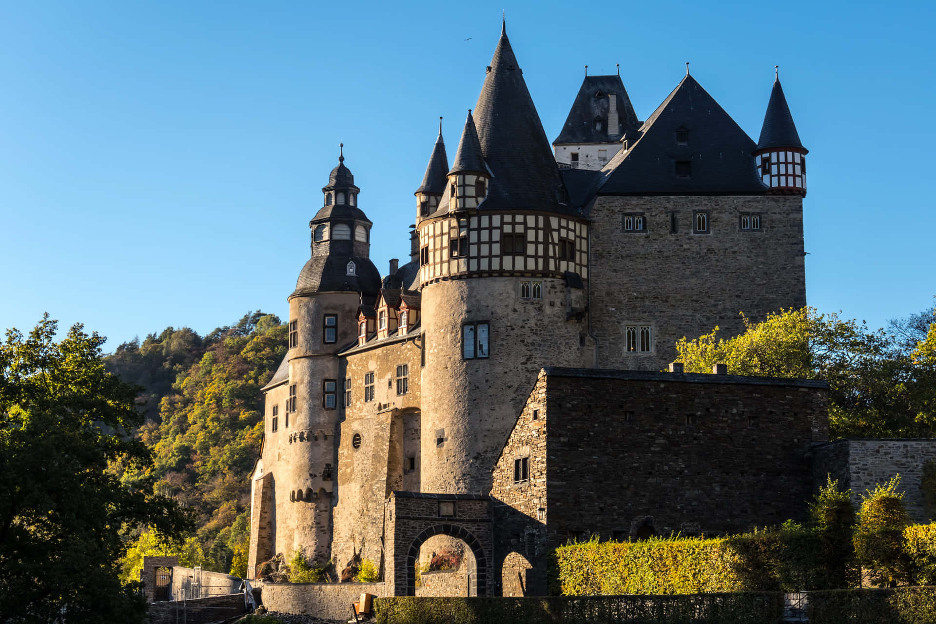 Luxury Castle Investment Background