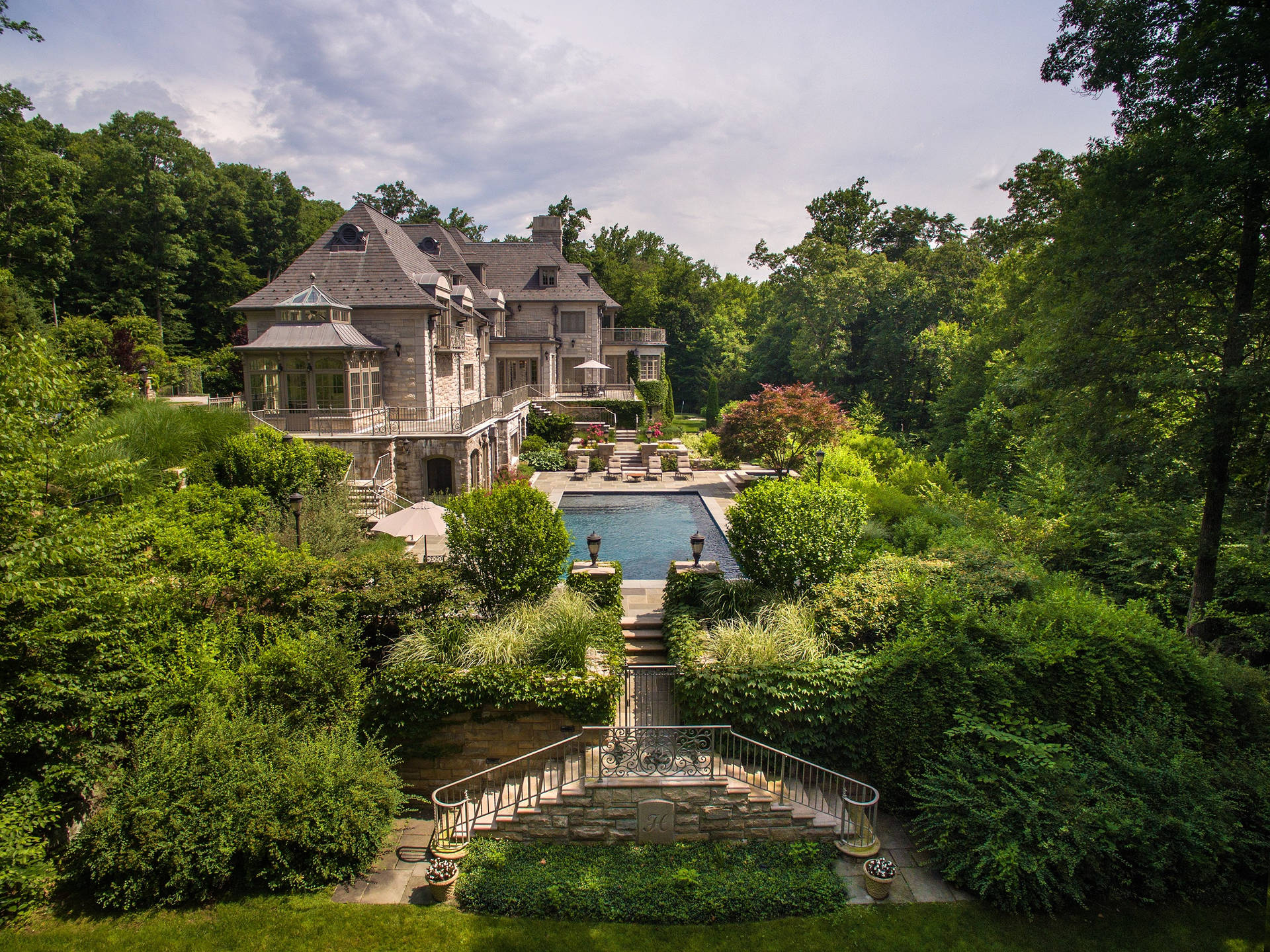 Luxury Mansion In Greenwich, Ct Background