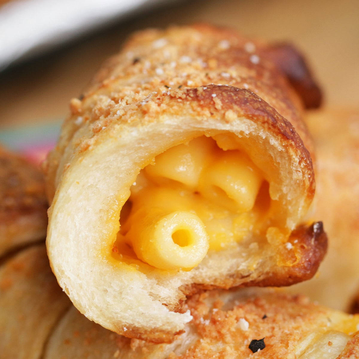 Mac And Cheese Puff Roll