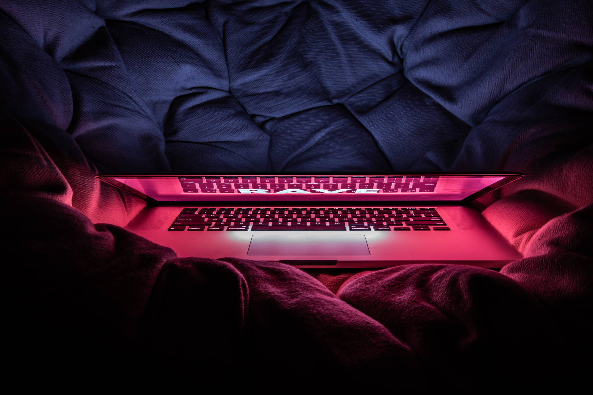 Macbook Pro Red Rave Background