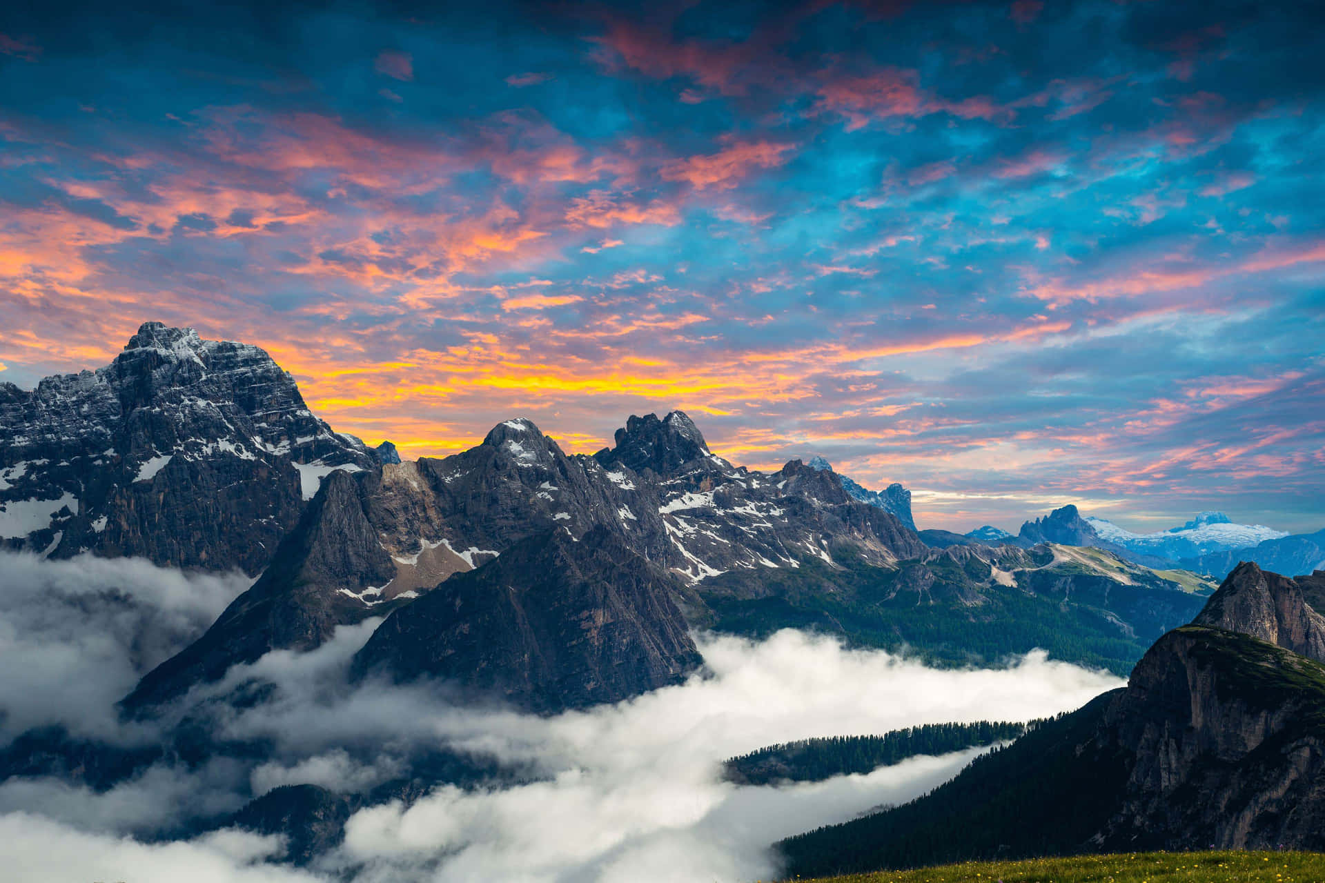 Macbook Retina With Foggy Mountains Background