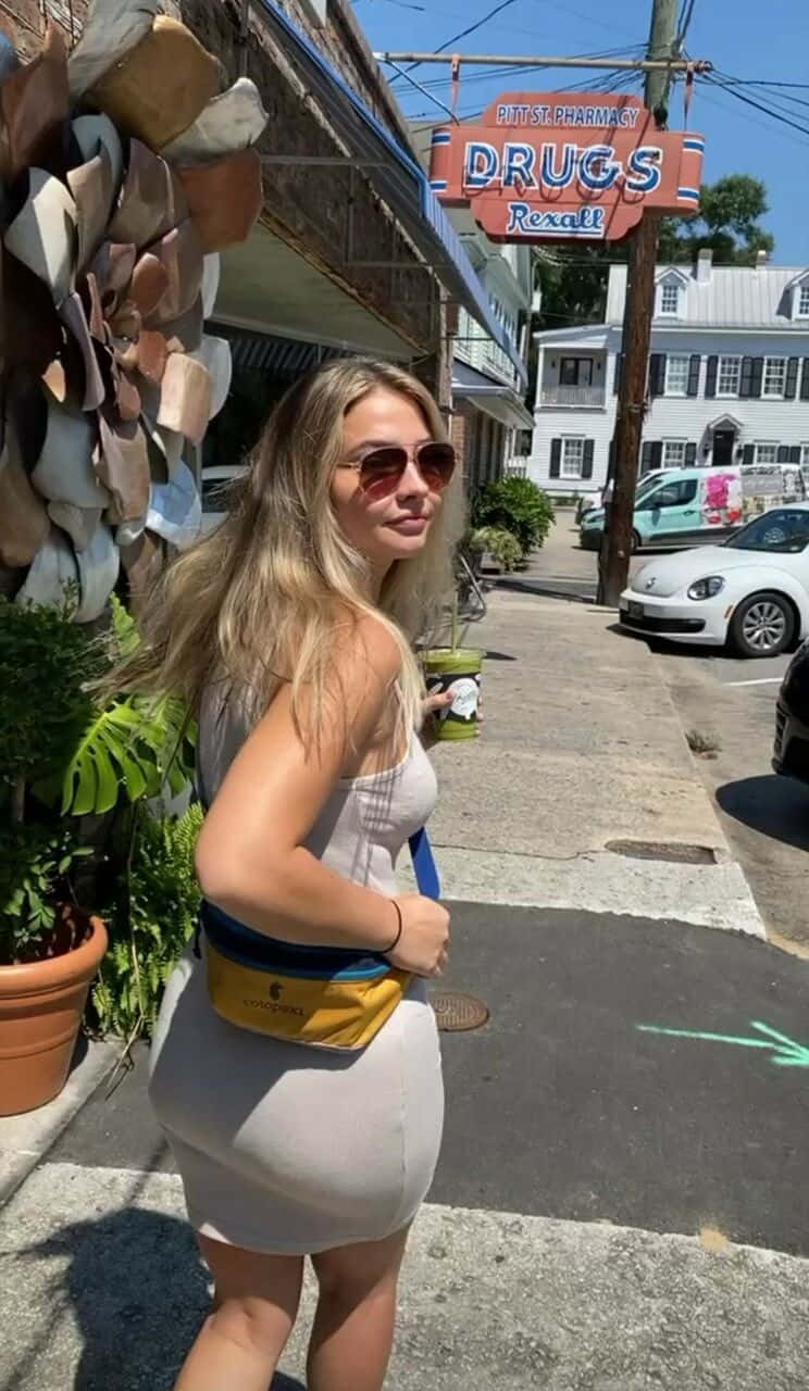 Madelyn Cline, Star Of Netflix's Outer Banks Background