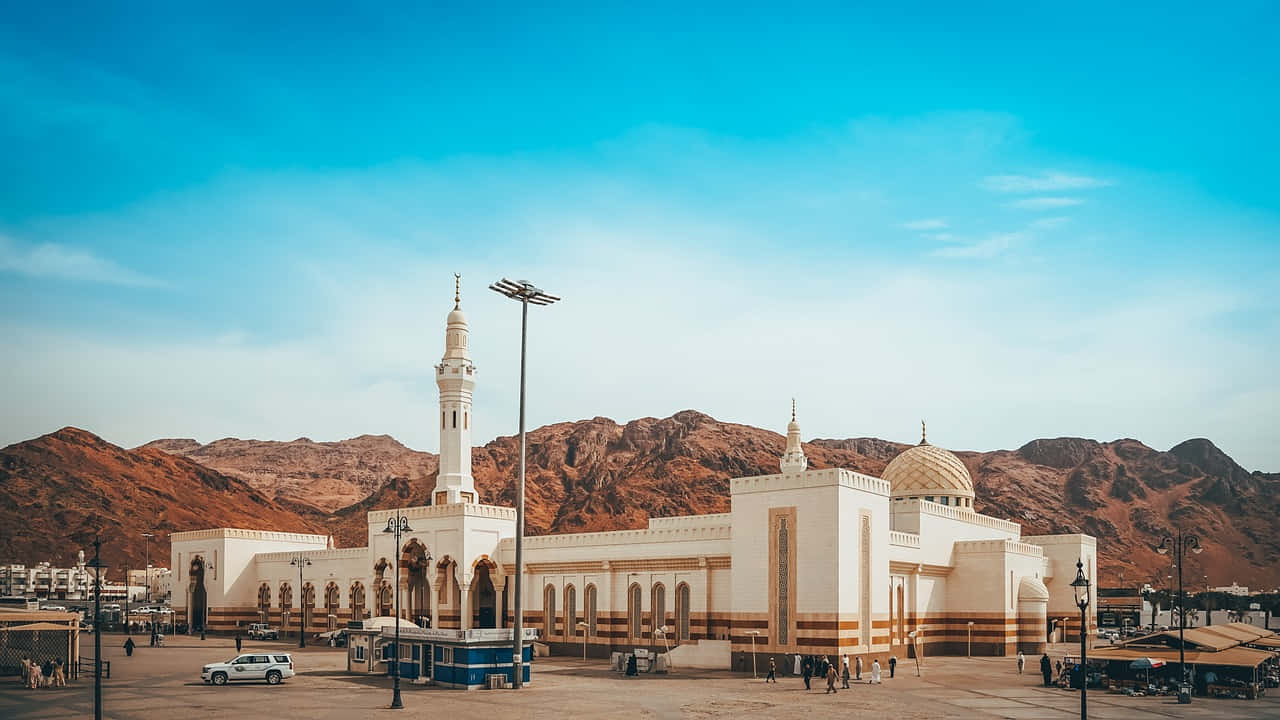 Madina Mosque Against Mountain Backdrop Background