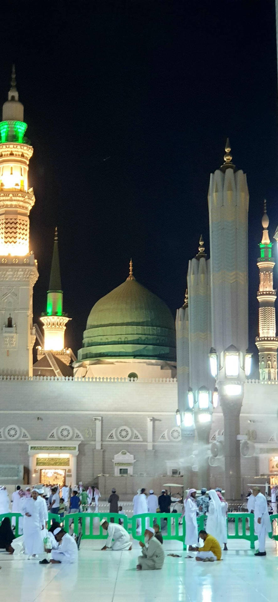 Madina's Green Dome At Night Background
