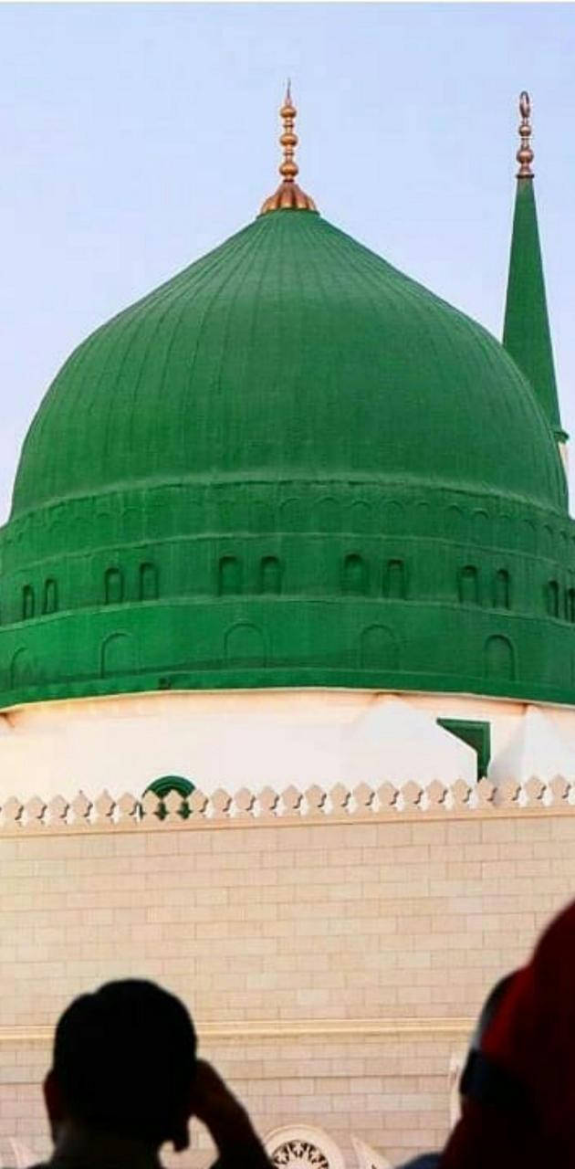 Madina Sharif And Onlookers Background