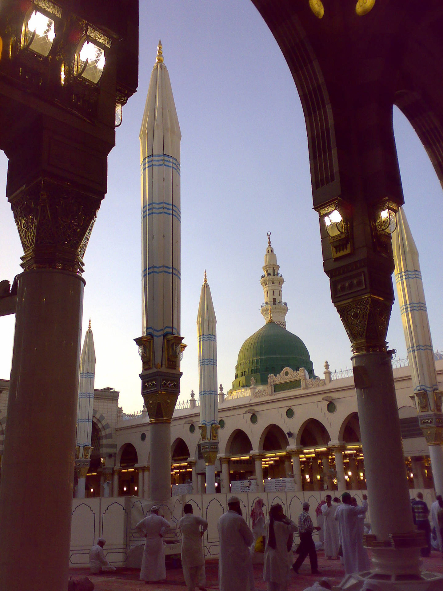 Madina Sharif And Pilgrims Background