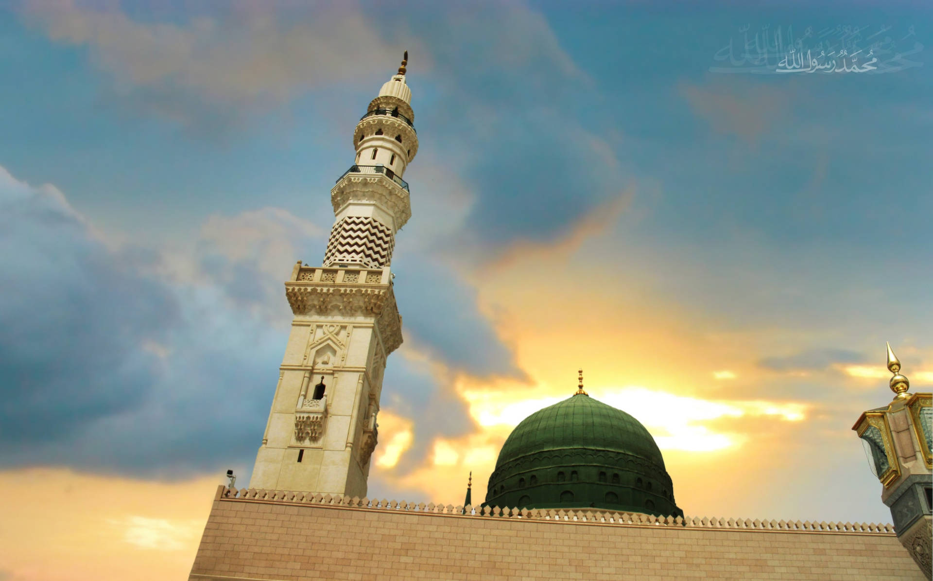 Madina Sharif Reaching Heaven Background