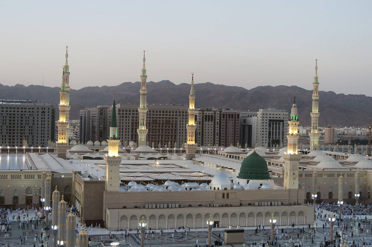 Madina Sharif With Mountains Background