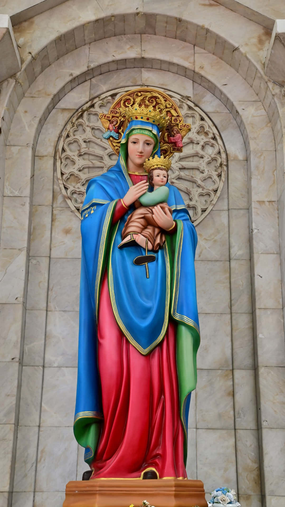 Madonnaand Child Statue Background