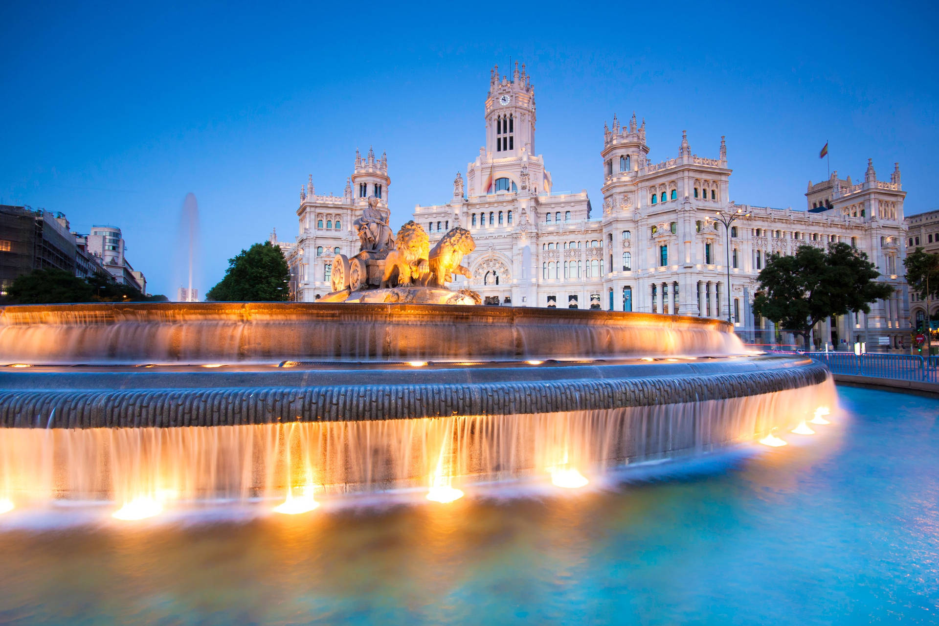 Madrid Plaza De Cibeles Fountain Background