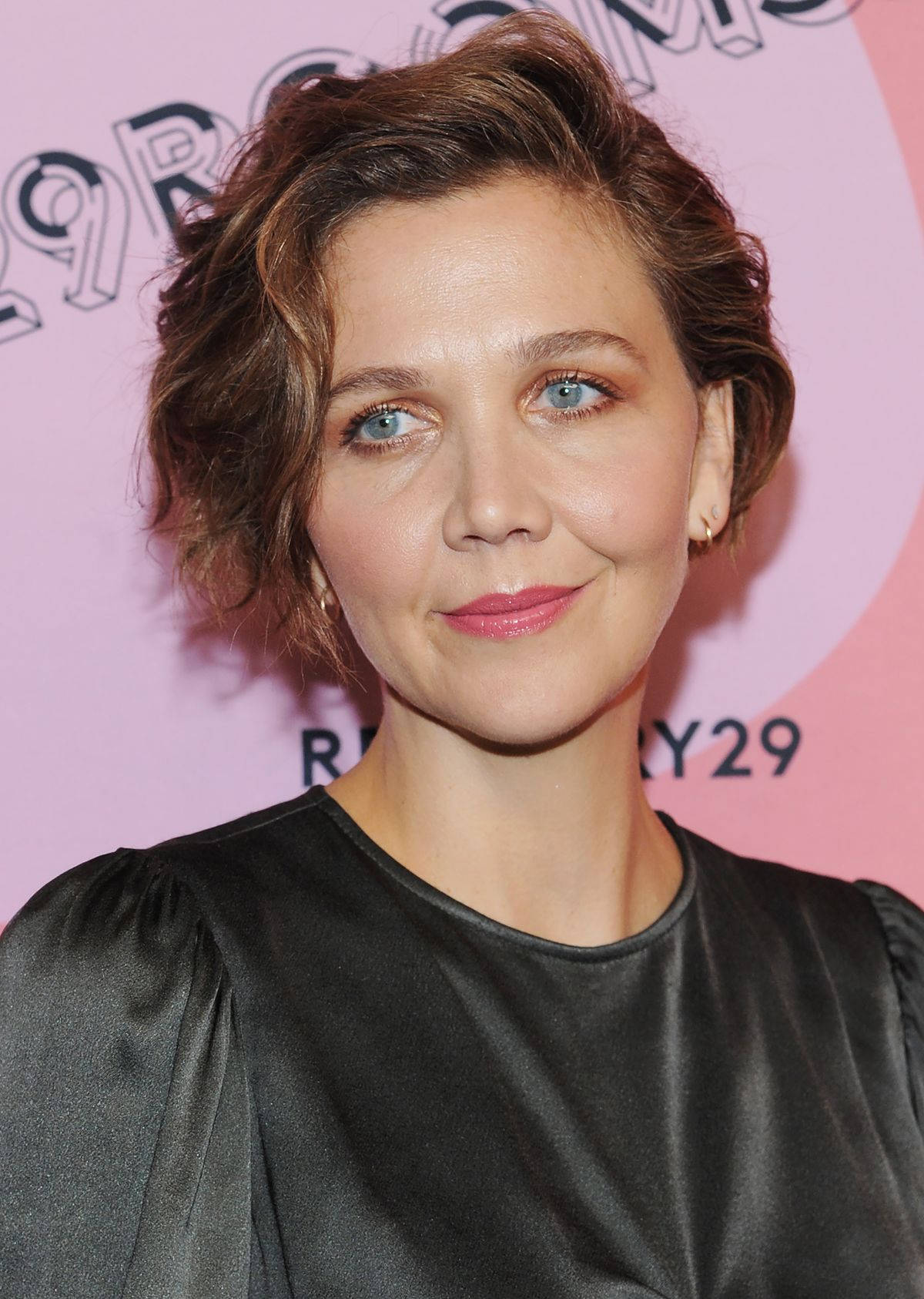 Maggie Gyllenhaal Movie Star Celebrity Background