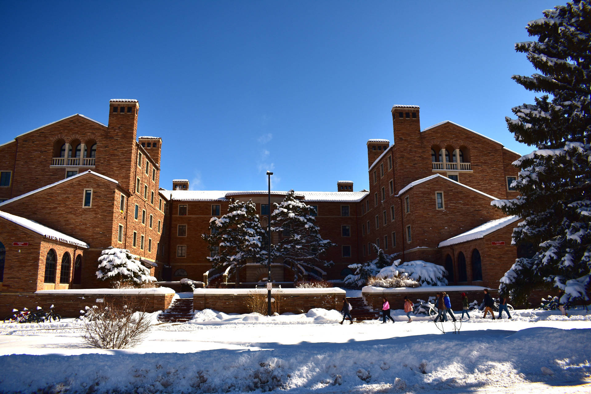 Magnificent Farrand Hall At The University Of Colorado Boulder Background