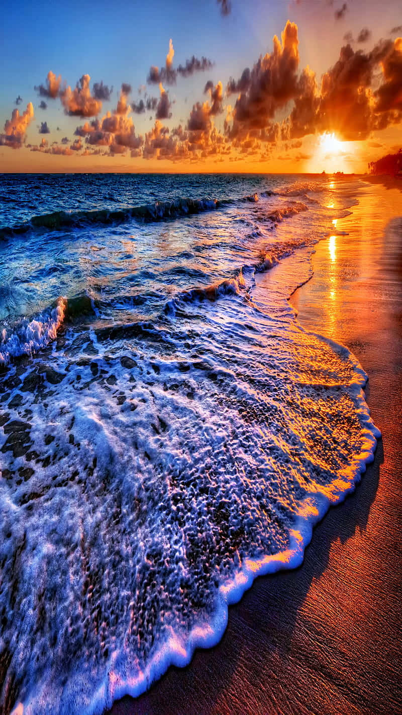 Magnificent Ocean Waves Background