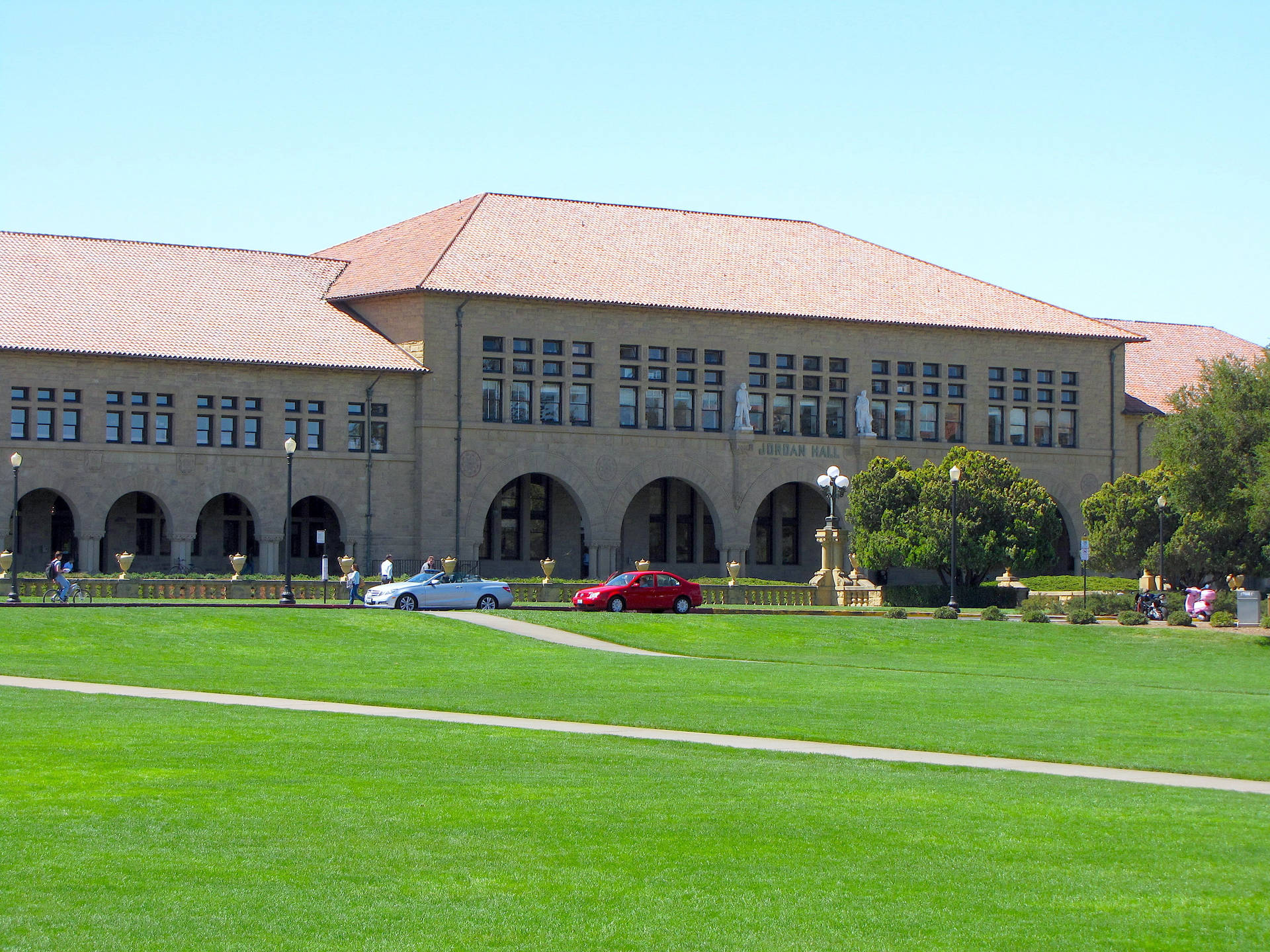 Magnificent View Of Stanford University's Vast Grounds. Background