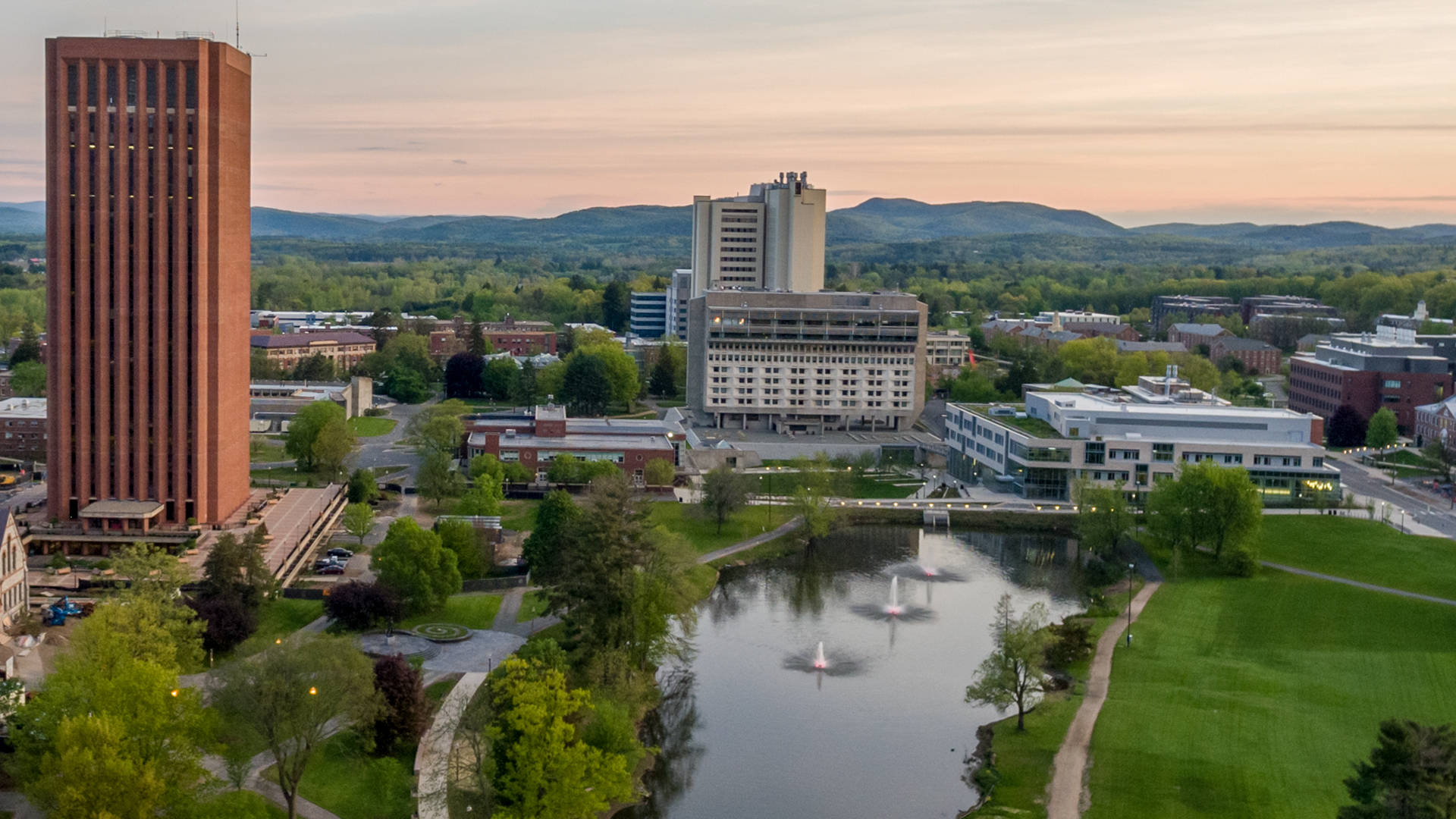 Magnificent View Of The University Of Massachusetts In The Afternoon Background