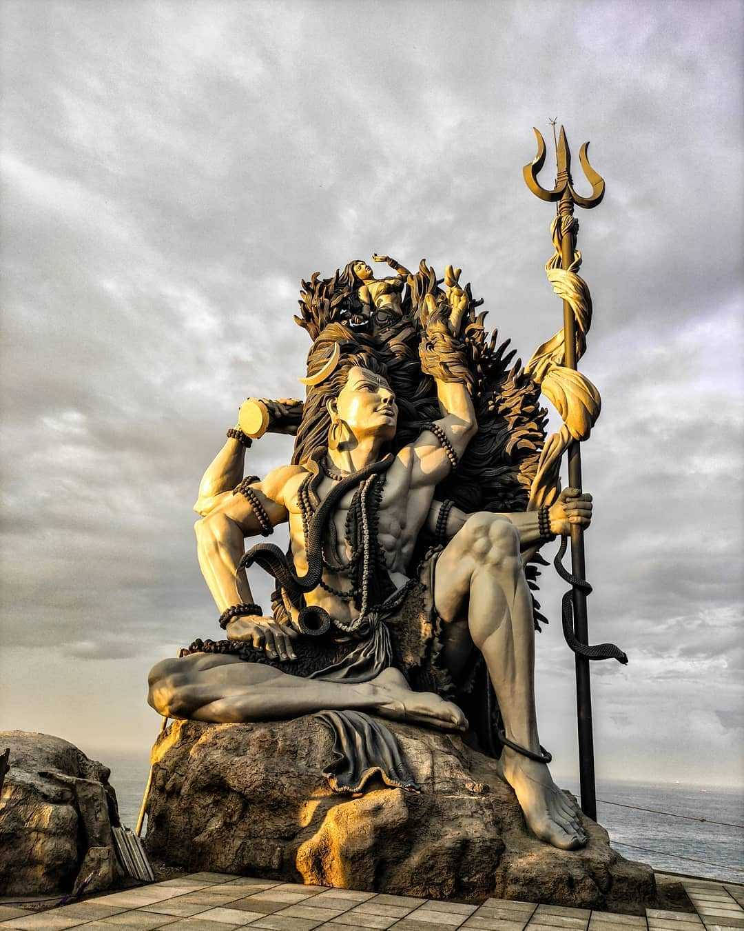 Mahakal Sculpture Sea Background