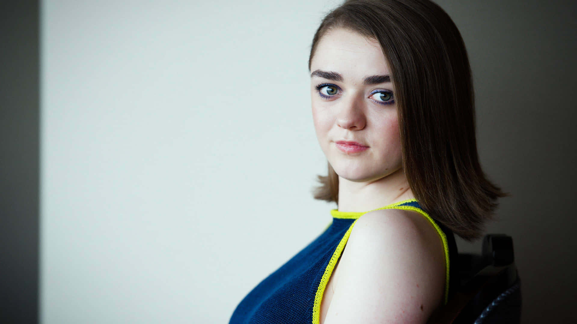 Maisie Williams, Artistic Portrait Background