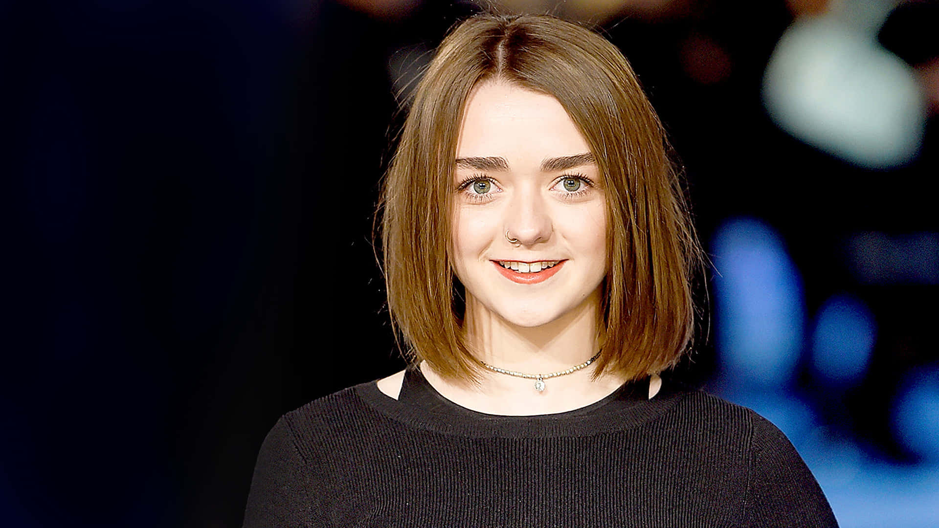 Maisie Williams Donning A Chic Ensemble Background