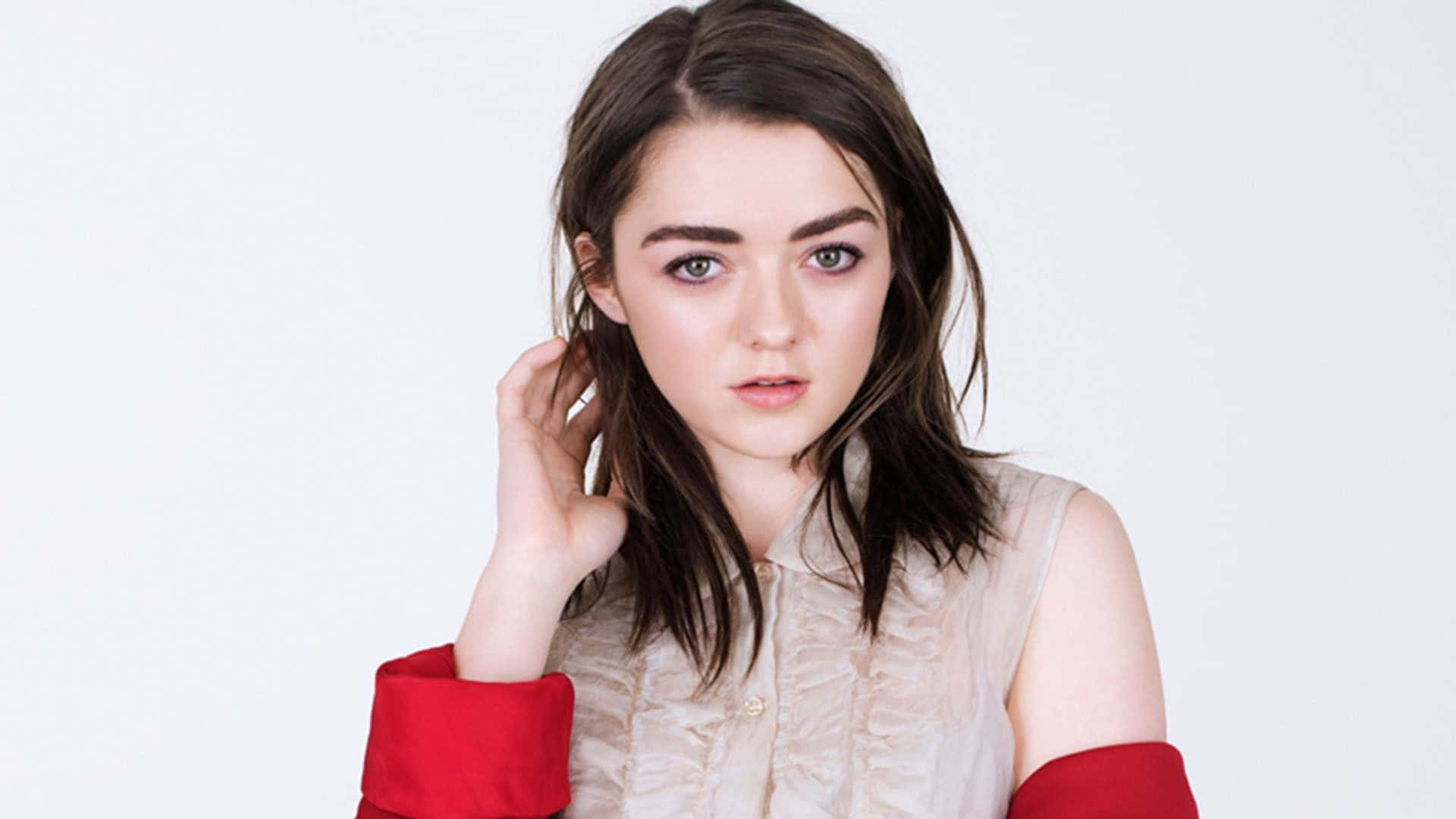 Maisie Williams In A Stunning Outdoor Portrait Background