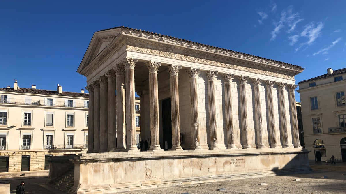 Maison Carrée Side View Photo