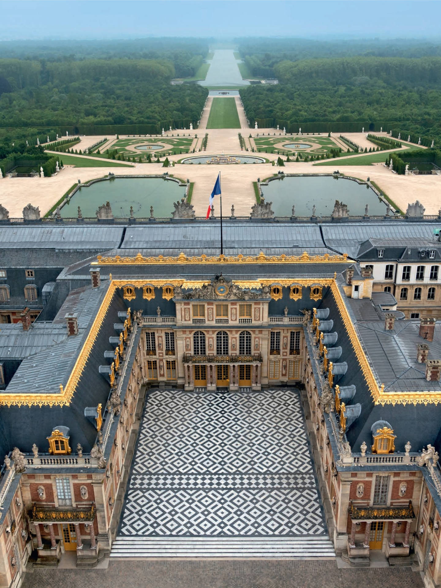 Majestic Aerial View Of Palace Of Versailles Courtyard Background