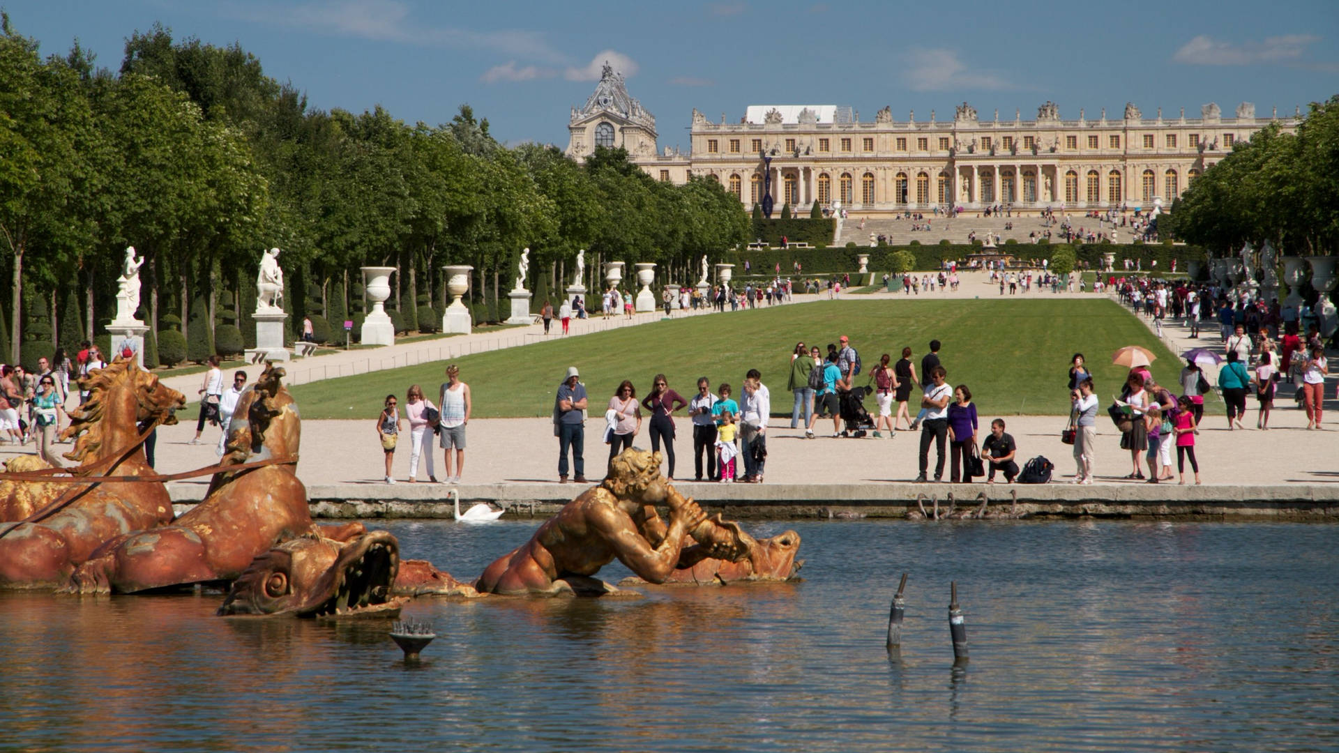 Majestic Apollo's Fountain At The Palace Of Versailles Background