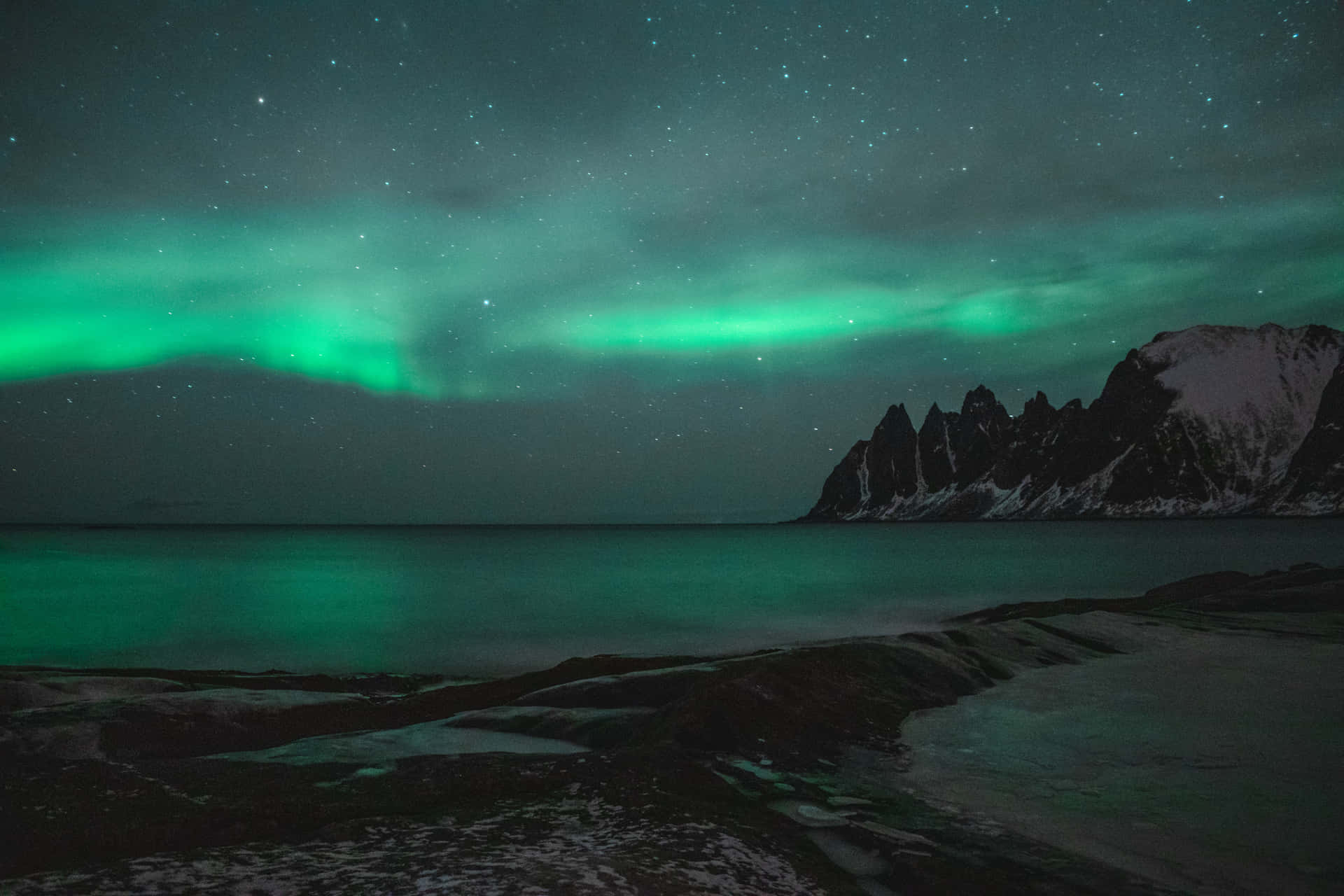 Majestic Aurora Borealis Background
