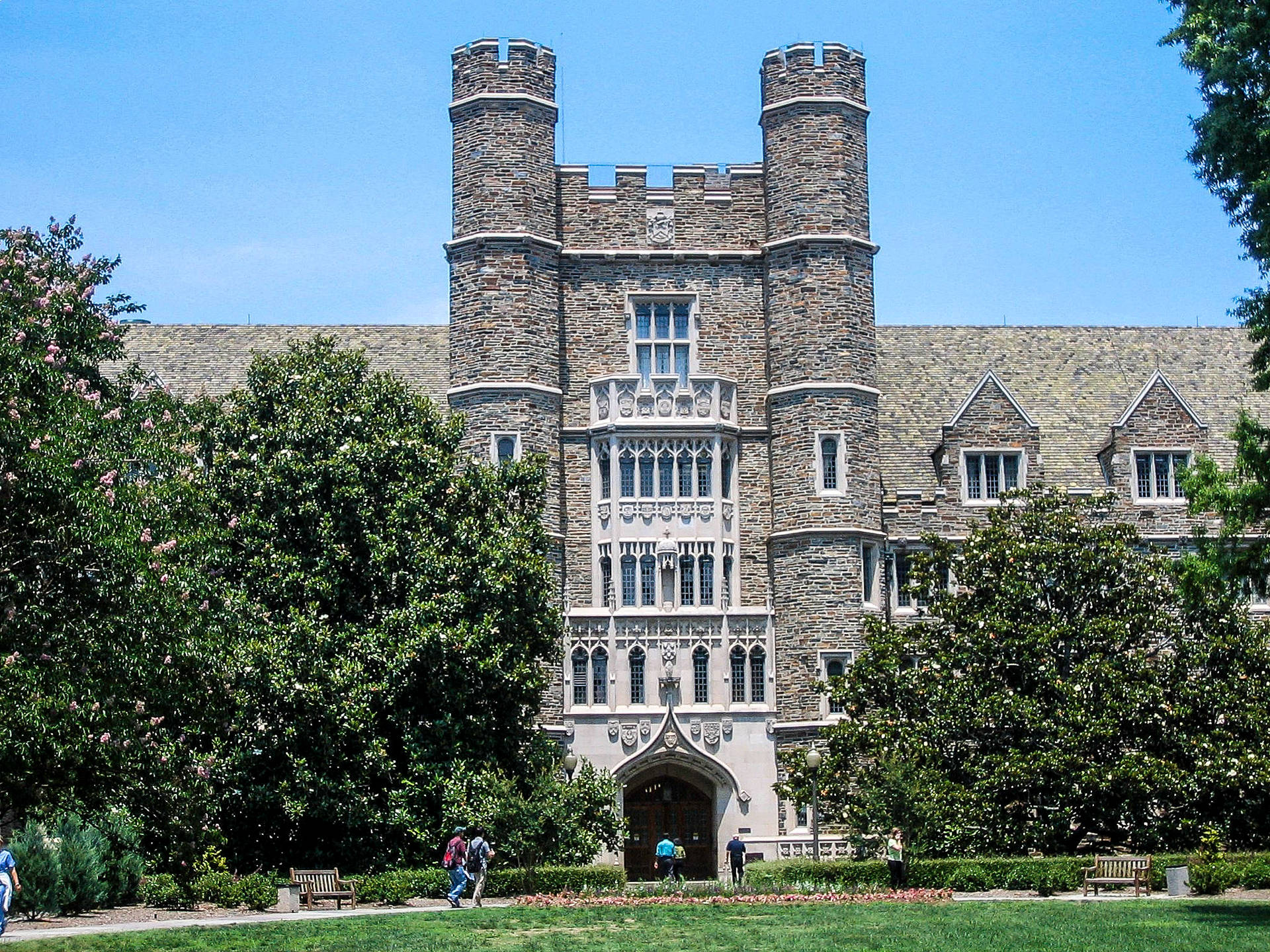 Majestic Building Of Duke University School Of Medicine Background