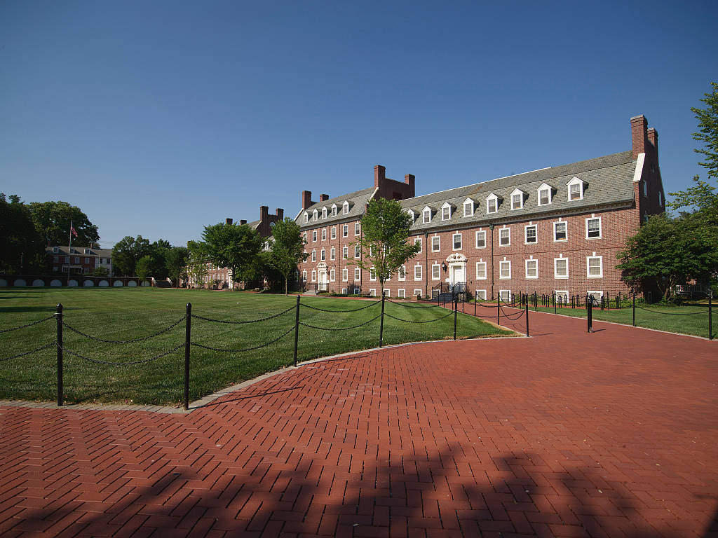 Majestic Building Of The University Of Delaware Background