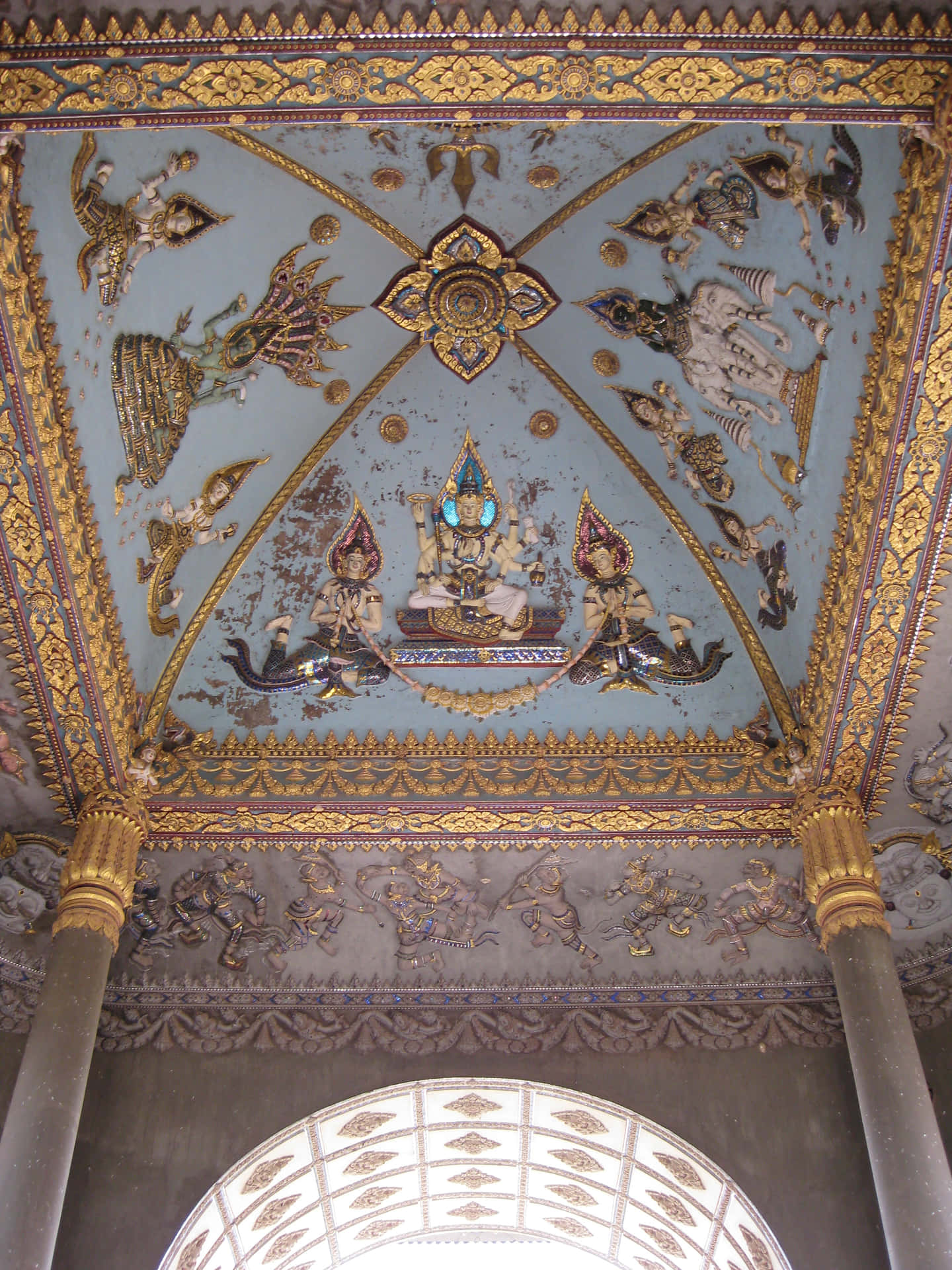 Majestic Ceiling Artistry Of Pataxui War Monument In Laos Background