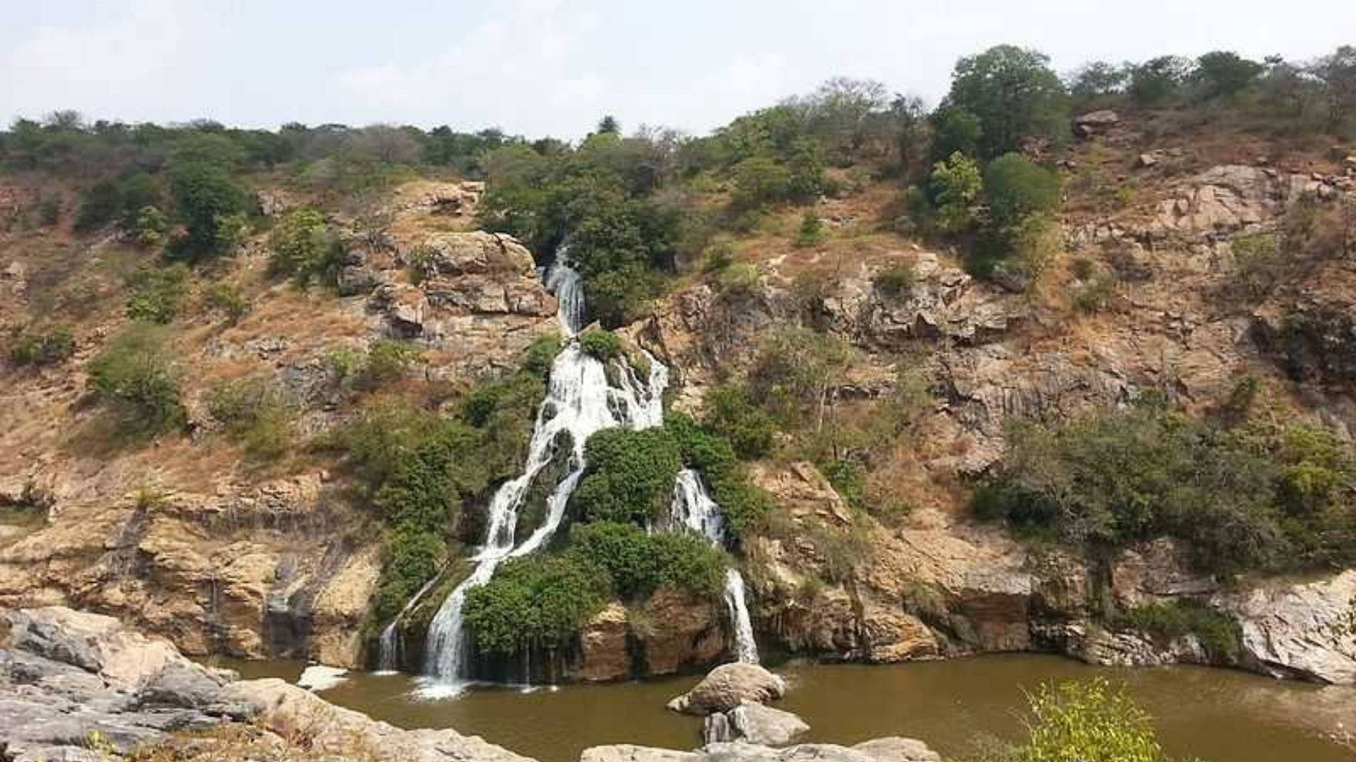 Majestic Chunchi Falls In Bangalore Background