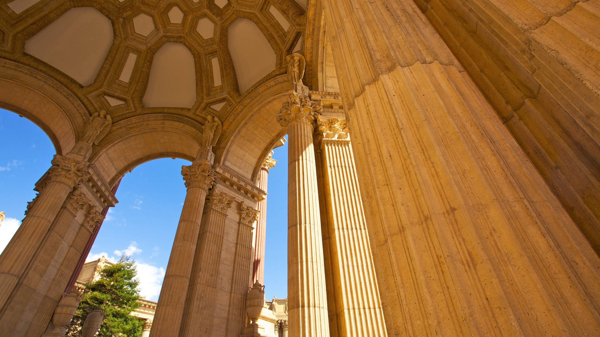 Majestic Column Of Palace Of Fine Arts, San Francisco Background