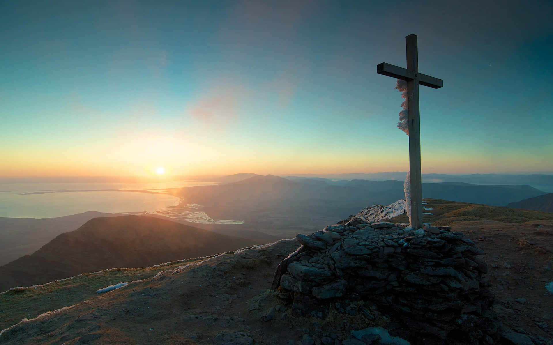 Majestic Cool Cross Against A Captivating Celestial Background Background