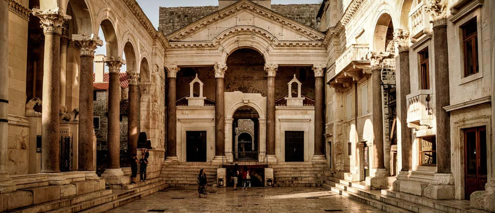 Majestic Daytime View Of The Ancient Diocletian's Palace Background