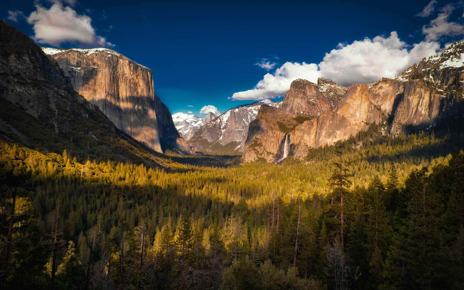 Majestic El Capitan Rock Formation At Yosemite National Park Background