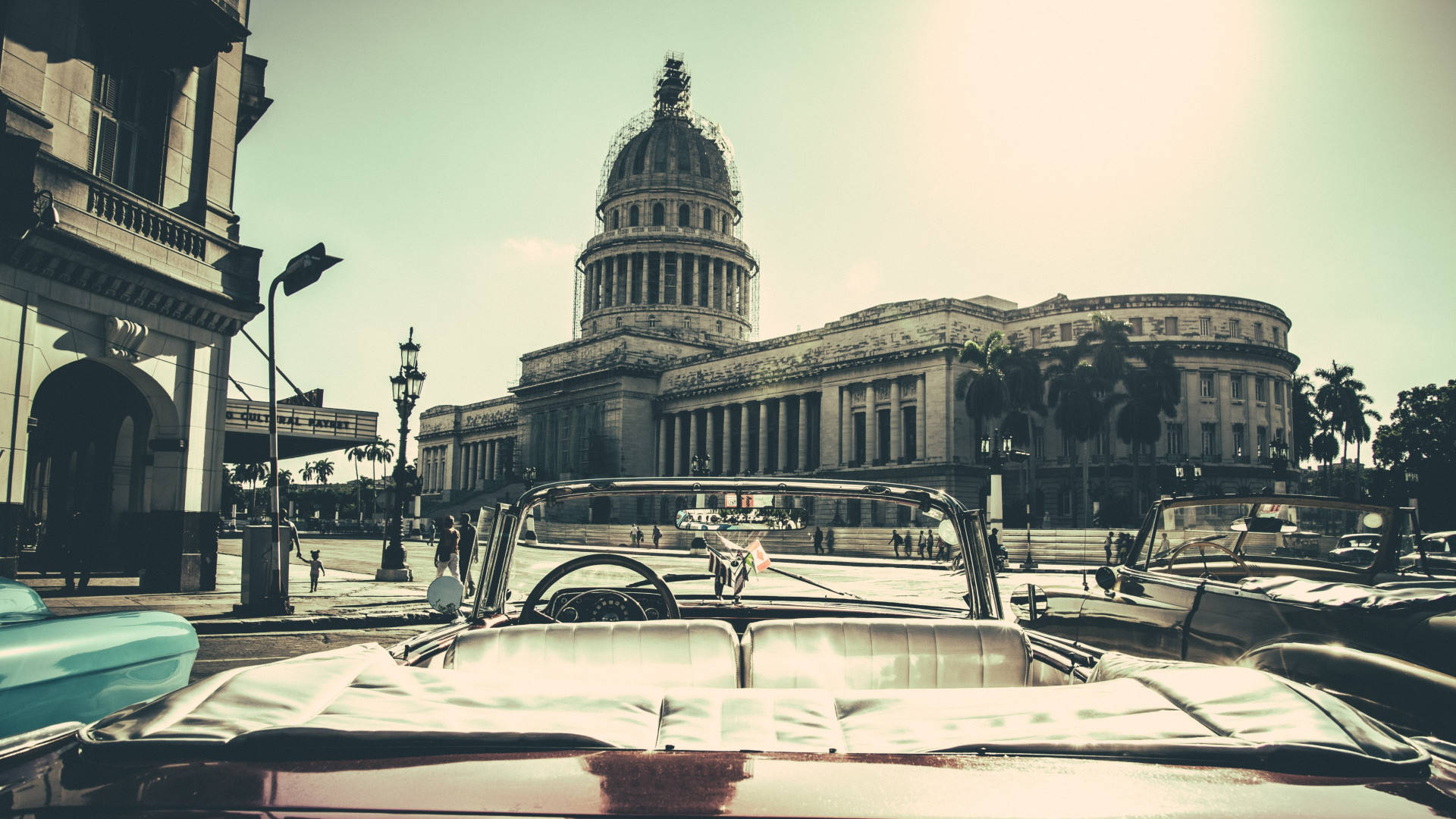 Majestic El Capitolio Standing Tall In The Heart Of Havana Background