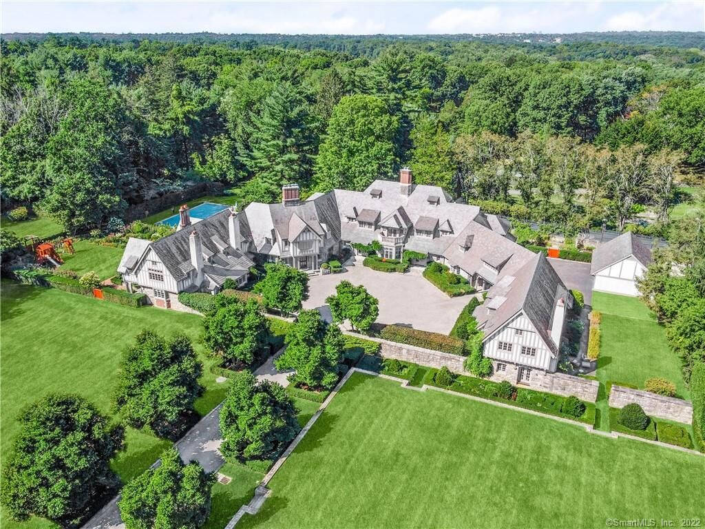 Majestic Estate In Greenwich, Ct Background