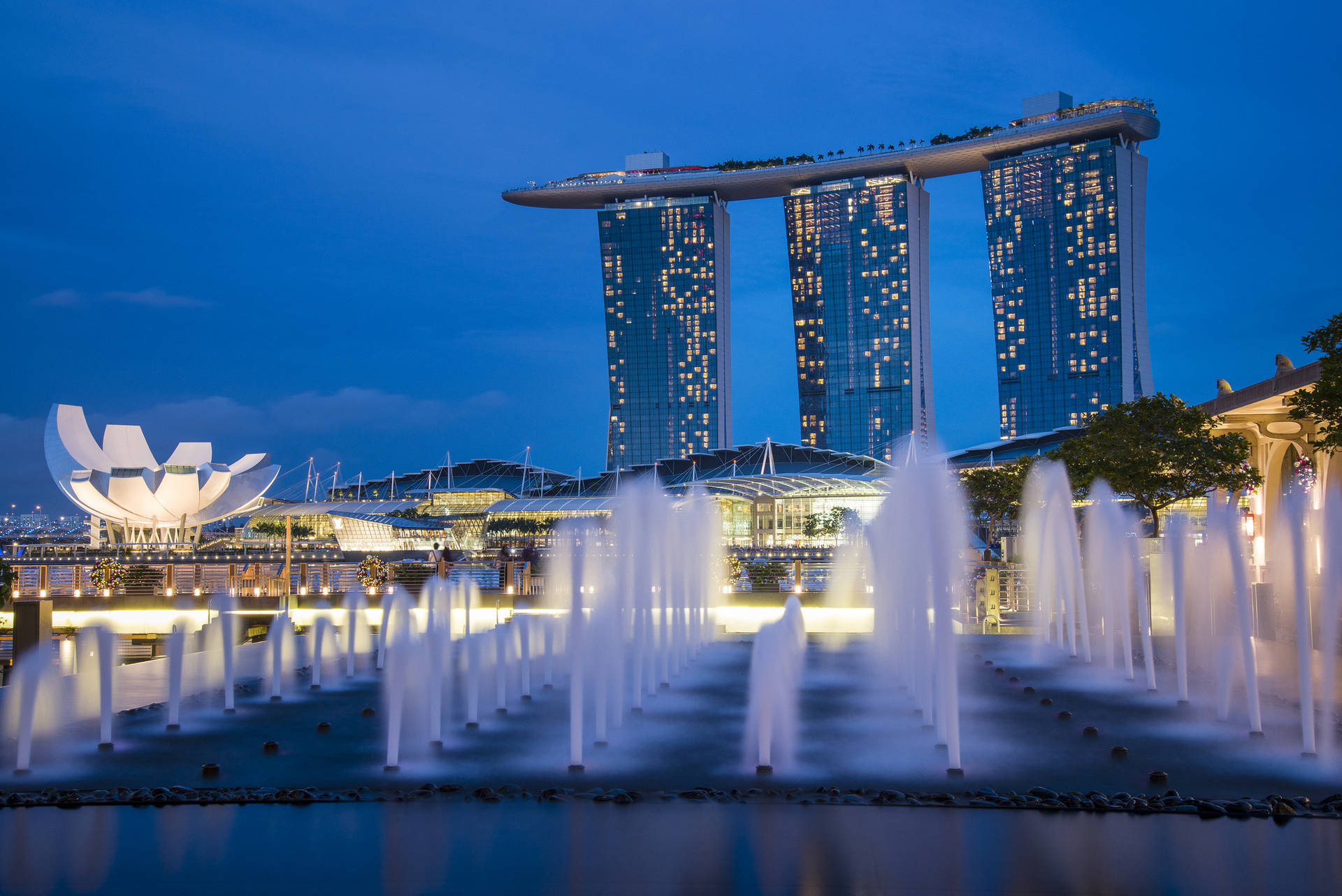 Majestic Fountain Jets At Marina Bay Sands Background