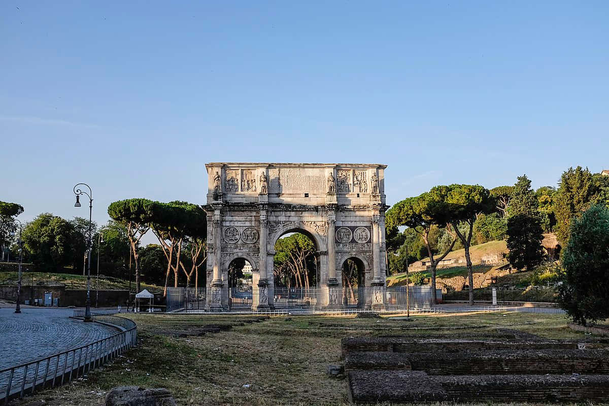 Majestic Front View Of The Arch Of Constantine Background