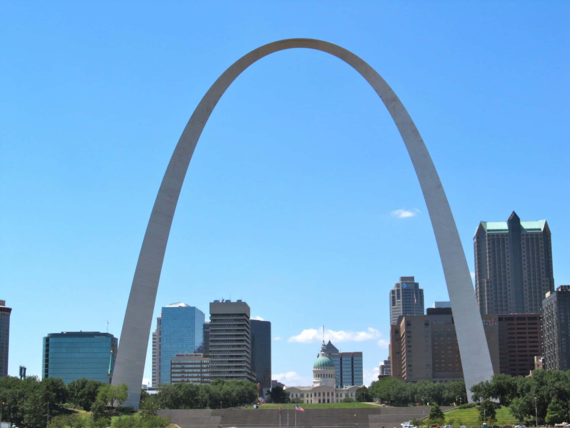 Majestic Gateway Arch Amidst Modern Urban Skyline Background