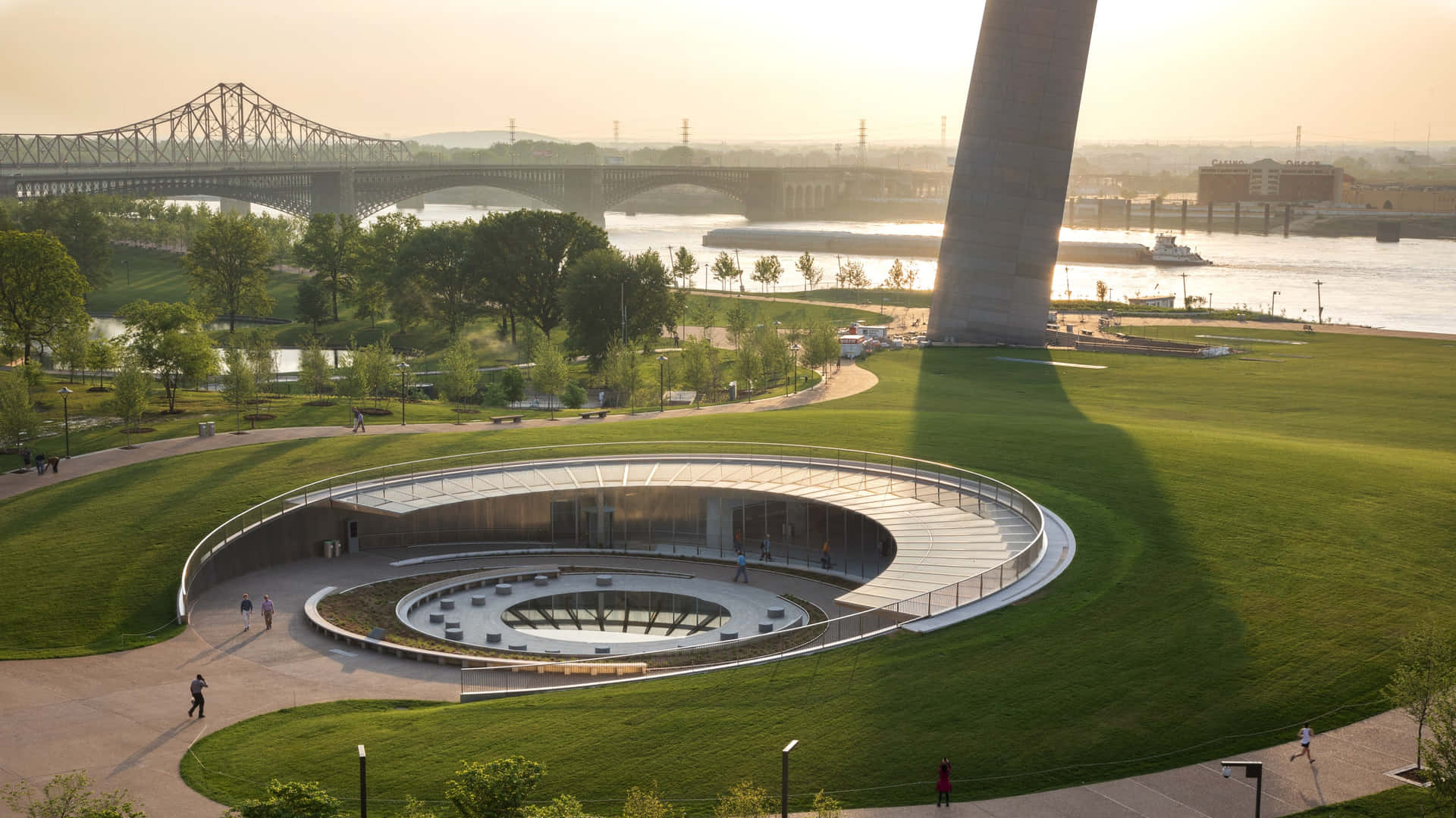 Majestic Gateway Arch In St. Louis, Missouri Background