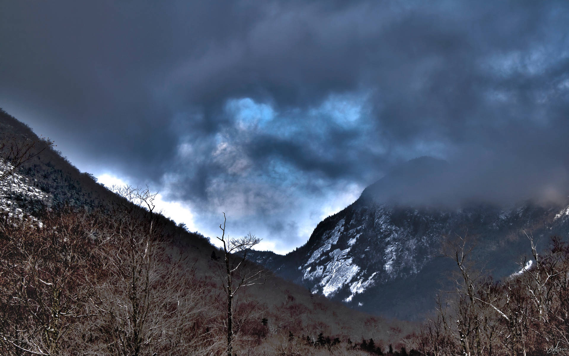 Majestic High-definition Mountain Vista Background