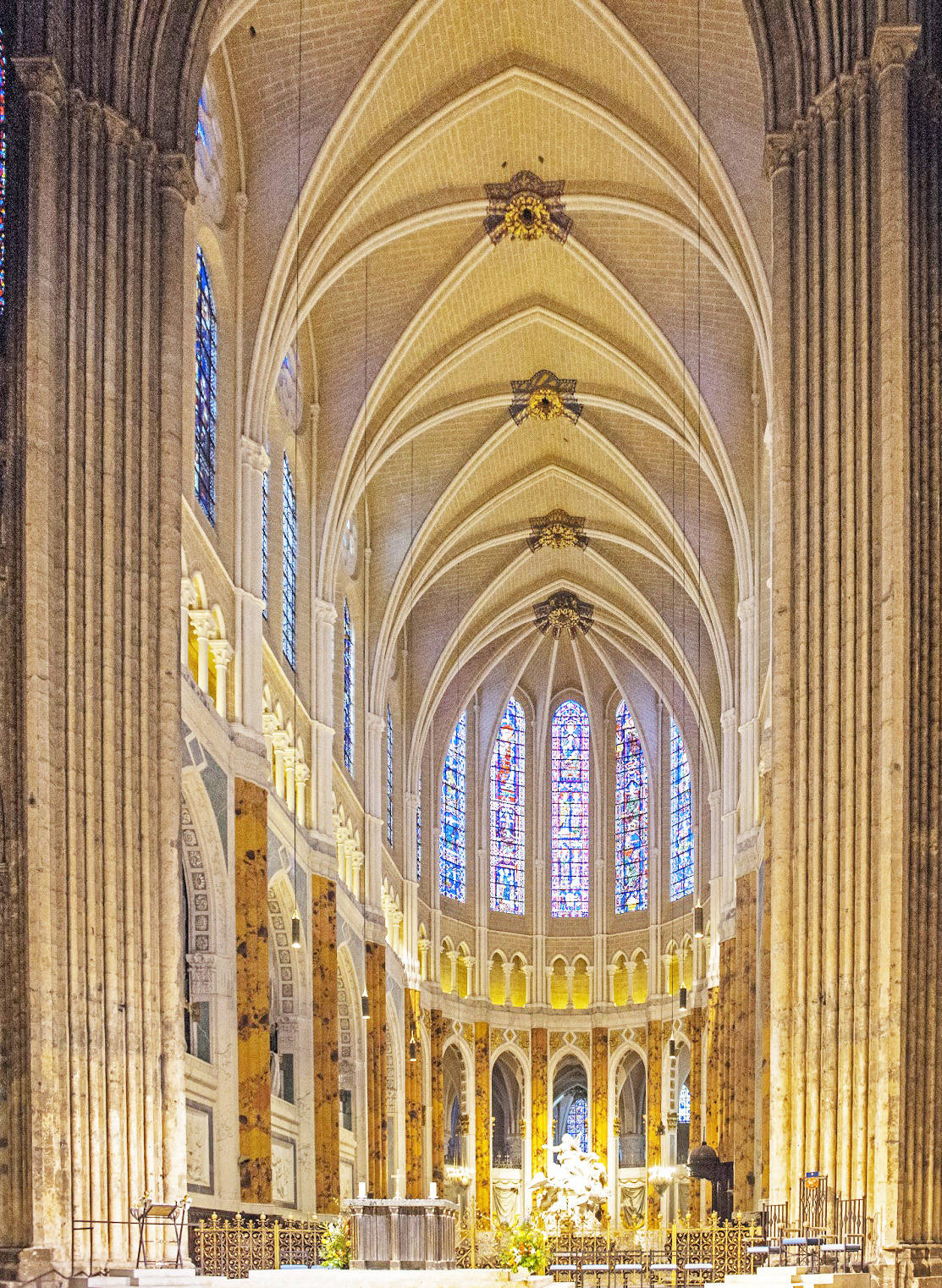 Majestic Interior Of Chartres Cathedral Background