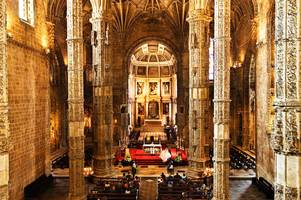 Majestic Interior Of Mosteiro Dos Jeronimos, Lisbon Background