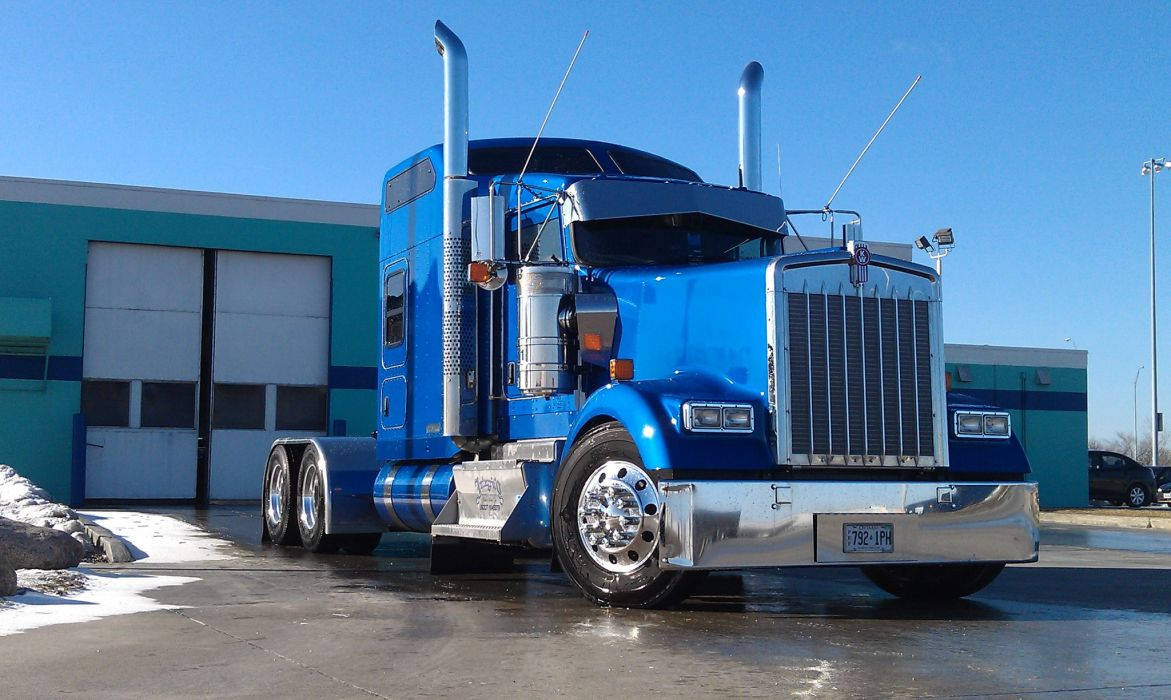 Majestic Kenworth Big Rig Truck On The Move Background