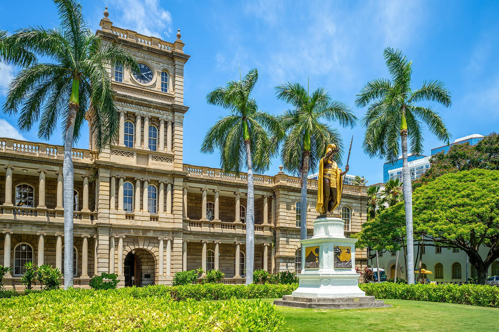 Majestic King Kamehameha Statue At Iolani Palace Background