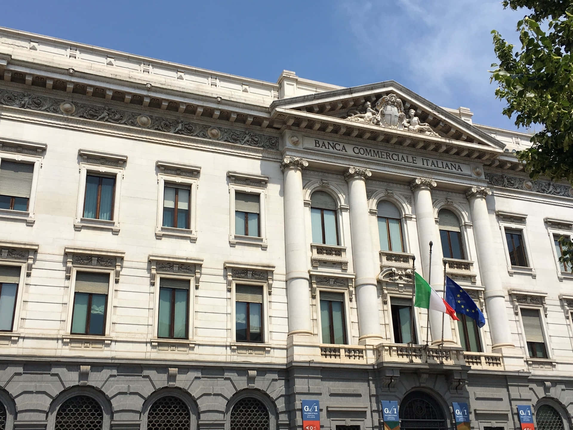 Majestic La Scala Opera House, Milan, Italy Background