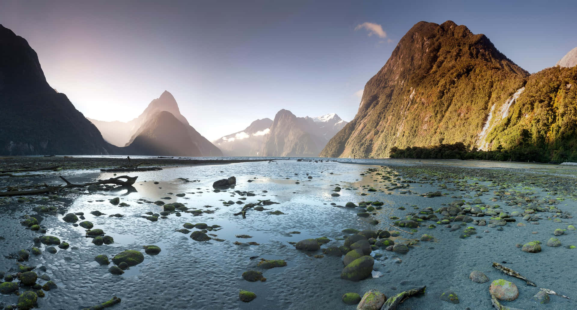 Majestic Landscape Of Milford Sound In New Zealand Background