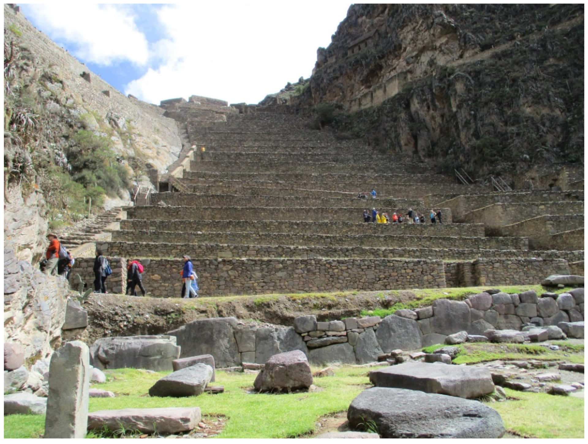 Majestic Landscape Of Ollantaytambo In Peru Background