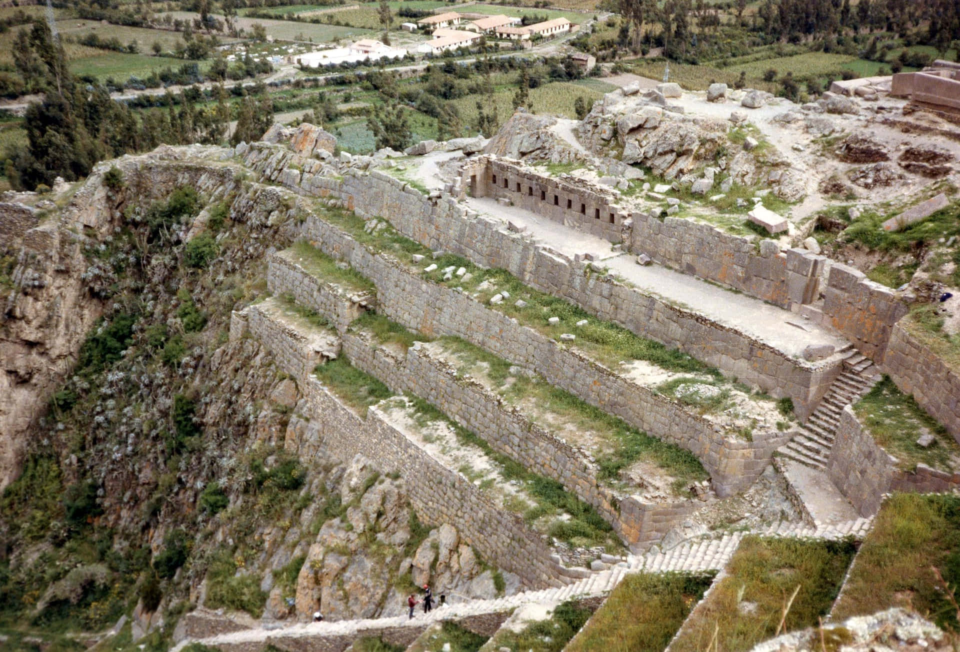 Majestic Landscape Of Ollantaytambo Inca Ruins, Sacred Valley, Peru Background